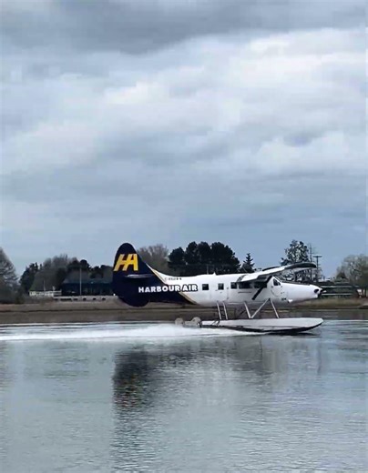 Seaplane Takeoff close up!