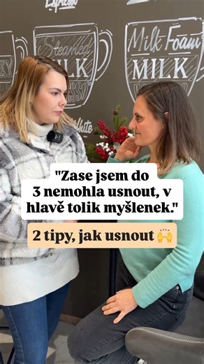 LUCIE KOLAŘÍKOVÁ, Dipl.-Psych. on Instagram: "Taky vám mozek ve 3 ráno servíruje seznam všech vašich selhání a úkolů na stříbrném podnose? 😴 Ležíte v posteli, tělo je unavené, ale hlava jede na 200 %. Projíždíte rozhovory z minulého týdne, řešíte, co si o vás kdo pomyslel, a v duchu si odškrtáváte zítřejší to-do list. Hlavně na nic nezapomenout! Proč to nejde prostě vypnout? 👇 Váš mozek nemá vypínač. Pokud celý den běžel v režimu „přežití a výkon“, nemůže během vteřiny přepnout do hlubokého kl