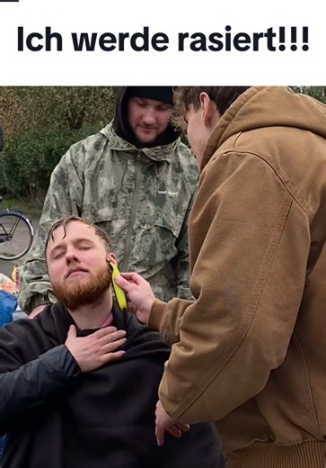 Ich werde nach meinem Marathon rasiert #marathon #laufen #lustig #rasur #hosenpause@flo wiehe @Tim @TheGeneticDad