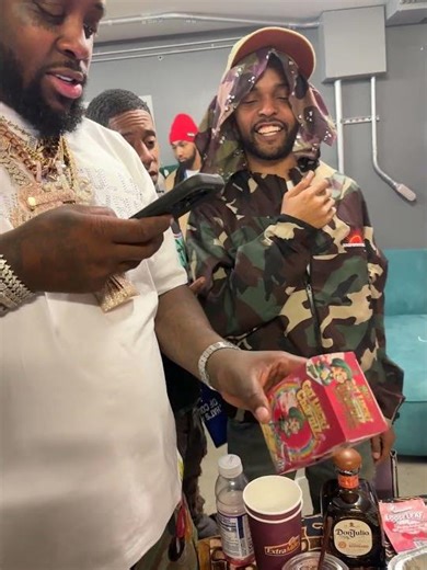 Desto Dubb checking out the Veeze Collab