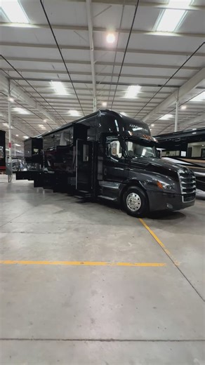 Contact The Motorcoach Store at 1(941) 896-4819 or sales@themotorcoachstore.com for more information! ✨2026 ShowHauler Adventure A4501 ✨Quad Slide ✨Bath and a Half ✨600HP Detroit Diesel Engine ✨2,352 Miles ✨$799,999 ✨Stock #2817