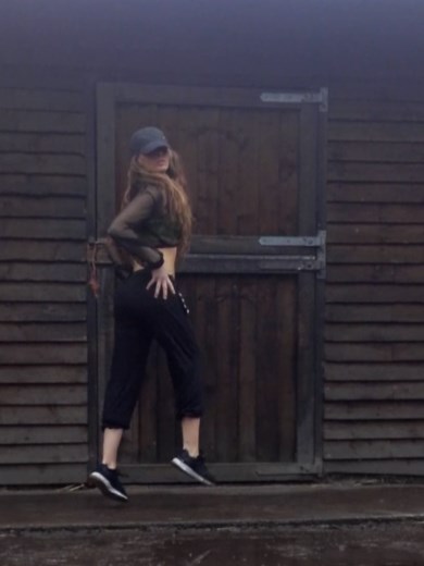 old skool footwork dance moves #fyp #oldskoolmusic #shuffledancer #leeroythornhill #oldskoolraver