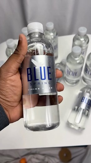#Collab So @bluespringlivingwater sent a bunch of bottles. Blue Spring Living Water is bottled at a centuries-old natural spring in Blount County, Alabama. Naturally pure, beautifully clean, and velvety smooth. When you are enjoying Blue Spring Living Water, you can be sure that it you are enjoying water the way it’s intended to be: perfectly balanced and mineral-rich. Pure, delicious, and satisfying. Nature’s perfect balance. . . . . #collaboration #bluespringwater #water #bottles #cool #fun #g