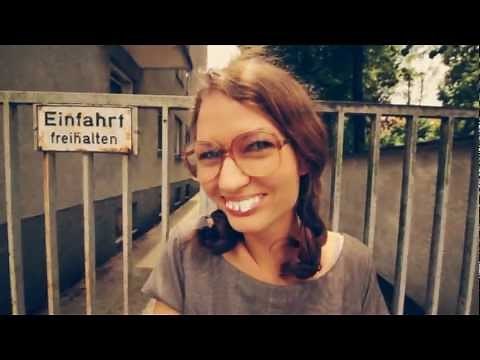 Moop Mama - Liebe (official video)