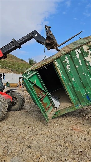 On #construction site lifting old welfare unit out with #telehandler #builder #cando #makeitwork