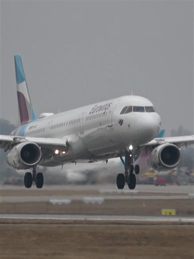 Eurowings Airbus A321: Landing at Stuttgart Airport
