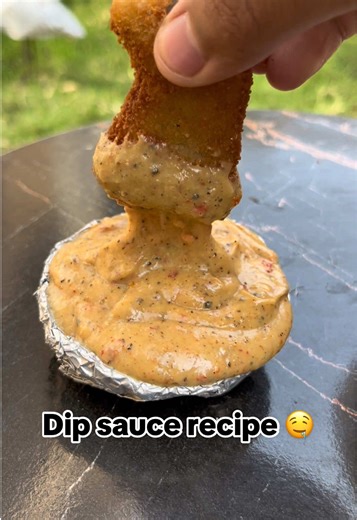 Recipe of tasty dip sauce 1/2 cup thick mayonnaise 3 tbsp tomato ketchup 1tbsp mustard paste 1 tbsp chilli sauce or red chilli flakes (adjust to spice level) 1 tsp lemon juice (fresh squeeze vinegar )) or 1½ tsp garlic powder 1½ tsp black pepper 1 tsp honey or sugar (optional, for balance) Pinch of salt and chopped parsley Now whisk everything until smooth, creamy and slightly glossy #fyp #viralvideo #ramadan #forupage #trending