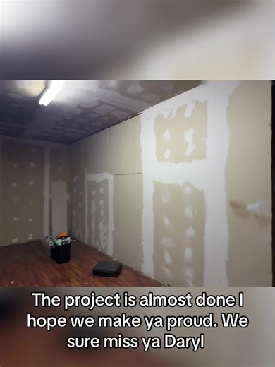 Chris Applegate (@chrisapplegate112)’s videos with Workin' Man's Ph.D - Aaron Tippin