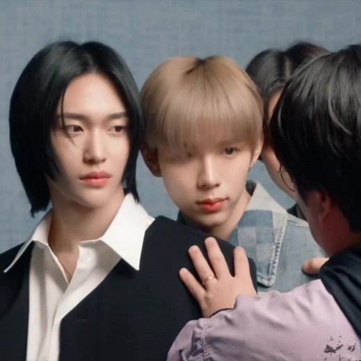 lmao it must be awkward bcs it's too close #wonbin #riize