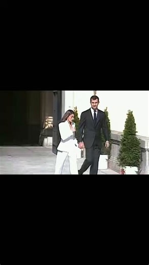 Status:Ainda viciada num casal que dia sim e no outro tbm tem notícia que são de fachada.Mas escolhi acreditar que apenas são discretos e se amam sim.
