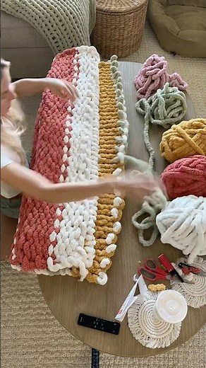 You can find this pattern and more at www.wildlywoven.store