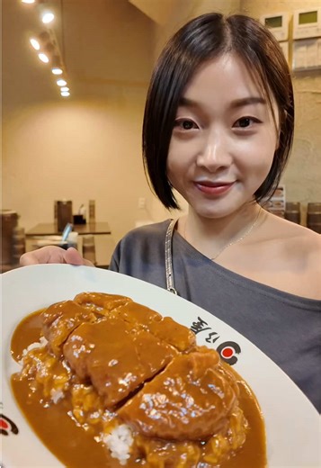 I tried a random Japanese restaurant in Tokyo, Japan! This Japanese curry katsu here was so gooood 🤤 Oishi! 📍Hinoya Curry 1 Chome-4-6 Kanda Jinbocho, Chiyoda City, Tokyo 101-0051 #japan #japanesefood #tokyo #explorejapan #mukbang