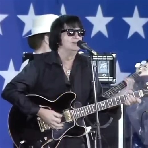 The Tune Vault on Instagram: "Roy Orbison - Oh, Pretty Woman (Live, 1985) By the time Roy Orbison stepped on stage at Farm Aid in 1985, Oh, Pretty Woman was already over 20 years old, yet it still sounded massive. No flashy tricks, no over-the-top theatrics, just that unmistakable voice cutting straight through the crowd like it always did. Roy had gone through years where his career wasn’t in the spotlight the way it once was, but moments like this reminded everyone exactly who he was. The seco