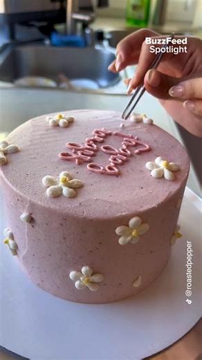 Inspired to make a heart-shaped cake?! Get the tin here: LINK Thanks so much to @bakedwithellen for showing BuzzFeed her gorgeous cakes :heart_eyes: We hope you love the products we recommend! Just so you know, BuzzFeed may collect a share of sales from any links in this video description. | Tasty