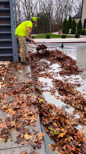 Make sure to get all of the leaves off of your pool tarp, before they get heavy enough to rip through it! 🍂🍁 #FallTips #HomeImprovementHacks #Winterization #LeafRemoval #Leaves | Wilde Lawn Service