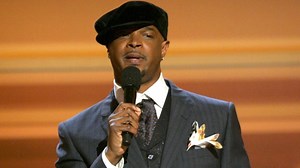 Damon Wayans backs Cosby on radio show