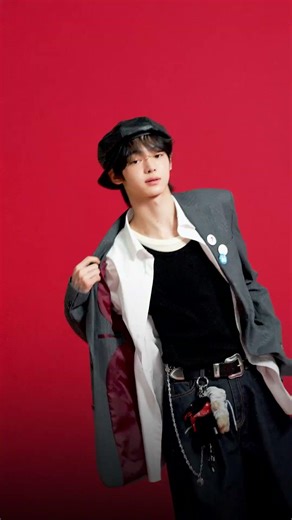 TWS’s HANJIN likes to keep a record of his feelings