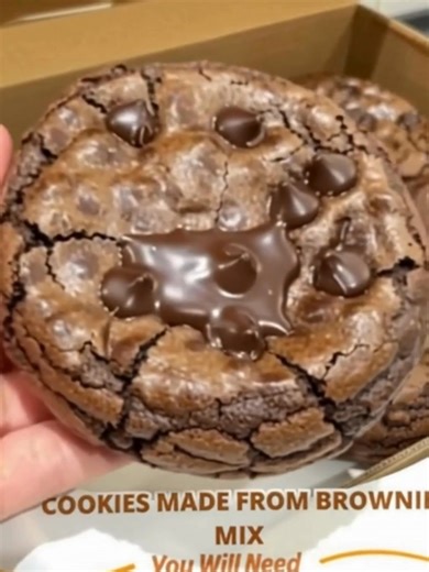 Cookies Made From Brownie Mix – A 3-Ingredient Shortcut to Fudgy, Chewy Perfection! 🍫 Ingredients You’ll Need 1 box of brownie mix (about 18–20 oz) – Choose your favorite brand (Ghirardelli, Betty Crocker, or Duncan Hines all work great). 2 large eggs – For binding and richness. 1/3 cup vegetable oil – Keeps the cookies moist and chewy. (Optional Add-Ins) If you want to take your cookies up a notch, consider adding: ½ cup chocolate chips or chunks for extra gooeyness. ¼ cup chopped walnuts or p