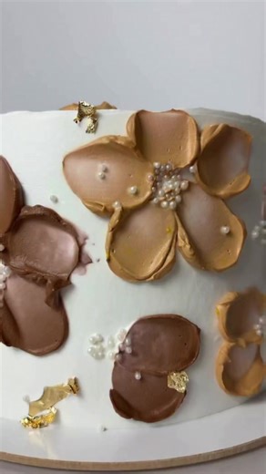 Custom Fondant Cakes and Cupcakes for Lahore and Faisalabad