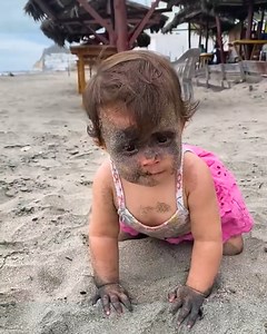 Little girl loves playing with sand at the beach🌊 | MetDaan Fitness