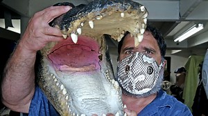 Coronavirus creates a market for animal skin masks