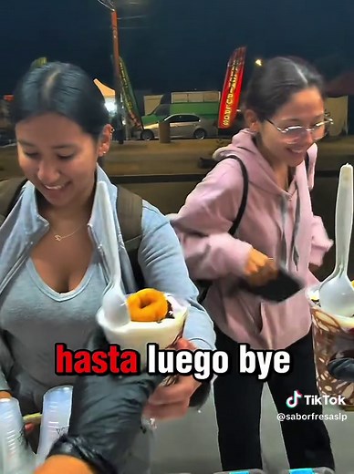 Cuando ya domina el arte de las fresas 😎 #saborfresa #fresasconcrema🍓 #amaloquehaces #vlog #tendencialocal