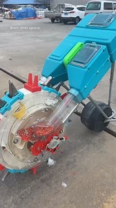 Seeding Machine👇👉 - https://IndiaMART.in/v/lqABA6ND New foreign tool for applying fertilizer and seeds together in the field . . #krishinewsagency . . #farming #farminglife #agriculture #machinery #tool #new #fertilizer #seeds #instagram | Krishi Tools Agency