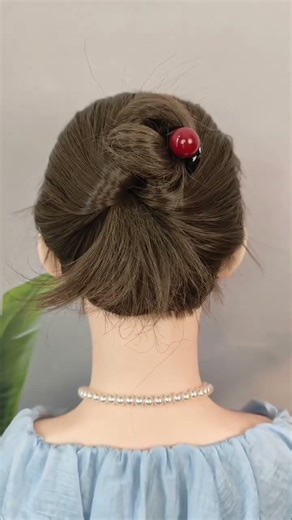 Retro Updo & Pearl Accessory Guide: Styling Tips