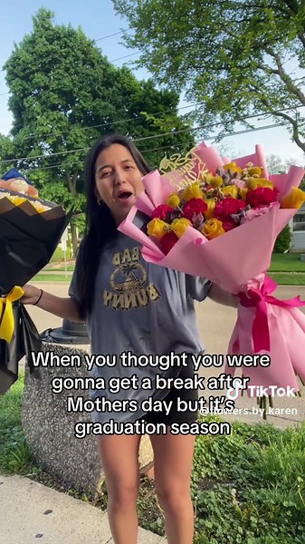 Graduation Bouquet Season - Flower Arrangements & Ideas