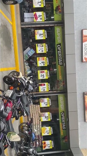 M7.5 earthquake - Centro Comercial Multiplaza Paraíso, Caracas, Venezuela