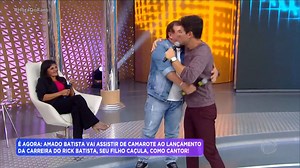 11M views · 233K reactions | Rodrigo Faro lança filho caçula de Amado Batista como cantor. De camarote, o pai assiste a estreia de Rick Batista! • Acompanhe a programação da Record TV 24h por dia e as íntegras de todos os programas pelo celular, tablet ou computador no PlayPlus. Acesse: PlayPlus.com | Hora do Faro | Facebook