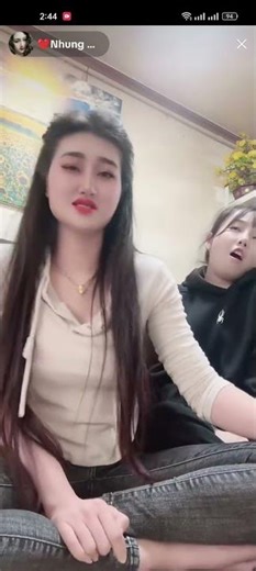 gái xinh nhậu say bóp bưởi trên live 3