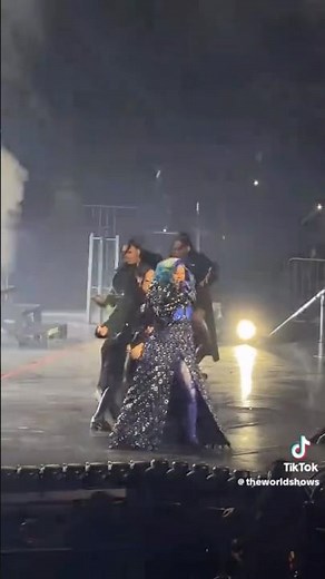 Cardi B performing Magnet in New York #cardib #littlemissdramatour