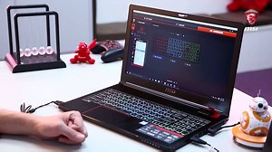 MSI 게이밍 노트북 하면 빠질 수 없는! "스틸시리즈 키보드"! 스틸시리즈 키보드의 주요 기능 중 하나인 '게임센스'를 영상으로 소개합니다. 스틸시리즈엔진(SSE) 소프트웨어를 통해 사용 가능한 게임센스는 키보드 LED 백라이트를 통해 게임에 필요한 정보를 표시해 줍니다. FPS 게임의 경우, 남은 탄약 수를 LED로 표시함으로써 신속한 상황 대처가 가능하도록 하죠. 자세한 내용은 아래 영상으로 확인하세요! #MSI #Gaming #no1ingaming #Steelseries | MSI Gaming