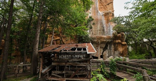 Six Flags Over Texas - Runaway Mountain | Ride | Six Flags Over Texas