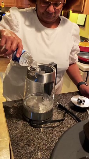 Unboxing and Testing the Curtis Stone Electric Glass Kettle