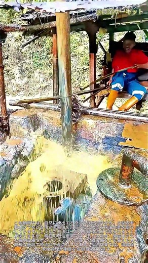 地表の湧き出し口から原油をすくい取る古来の手法：地方の油田における手動式石油ポンプの仕組みと、純粋な原油を地下から直接汲み上げる方法