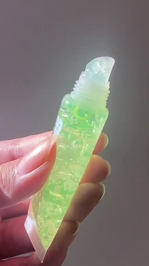 Get the Perfect Kiwi Gloss for Your Lips