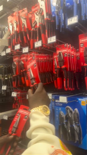 112K views · 2.7K reactions | Putting up solar lights on the fence , My back hurting , Another year im retiring ,,,, Over with ! #bigmamakids #Godisgood #singlemom #mamapoopoo #bigmama | Mama_Poopoo | Facebook