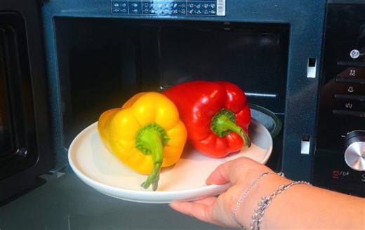 How to Cook Peppers in the Microwave