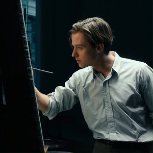 L’ŒUVRE SANS AUTEUR est inspiré par des artistes allemands de Düsseldorf et particulièrement par la vie de l'artiste légendaire Gerhard Richter. Un film de Florian Henckel Von Donnersmarck avec Tom Schilling et Paula Beer. Parties 1&2, le 17 juillet au cinéma. | Diaphana Distribution