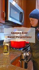 Ground Beef Sweet Potato Chili Ingredients: 2 lbs ground beef (not lean) 2 Tbsp water 3/4 tsp baking soda 1 tsp kosher salt 2 Tbsp light olive oil 1 large onion, diced 3 cloves garlic, minced 1 Tbsp garlic powder 1 Tbsp paprika 1 tsp cumin 1 tsp coriander 1 1/2 tsp oregano 1/2 tsp thyme 1 Tbsp mild chili powder 1/2 tsp freshly ground black pepper 1 15 oz can tomato sauce 2 cups chicken stock 1 large sweet potato, peeled and cut into 1/2" cubes (about 2 cups) 2 Tbsp apple cider vinegar Instructio