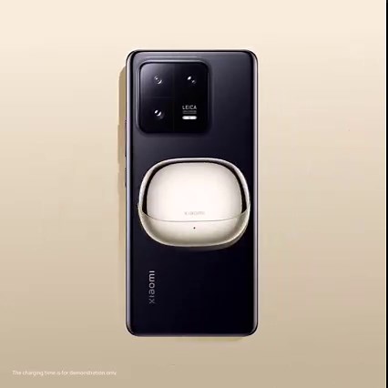 How convenient!😃 Reverse charging for all your gadgets with your Xiaomi phone. #XiaomiBuds4Pro #XiaomiWatchS1Pro #Xiaomi13Pro | Xiaomi