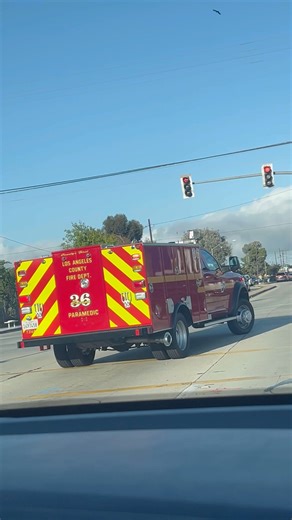 LACOFD Engine & Squad 36 Responding Code 3 to ALS Injury