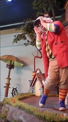 Barney Preshow 02 Universal Studios Orlando #barney #universalstudiosflorida #barneyuniversalstudios