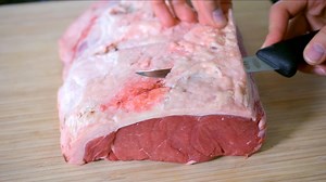 Weber's Barbecue Bible is the perfect gift for Father's Day. Learn how to butcher a whole Porterhouse with step-by-step guidance from our Weber Grill Ambassador, Laura! | Weber Barbecues Australia/New Zealand
