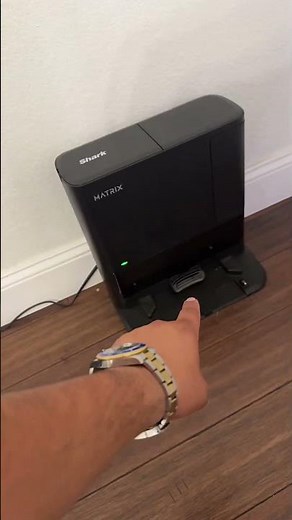 Meet the Shark Matrix Self-Empty Robot Vacuum! This innovative vacuum effortlessly cleans your home