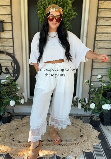 Bloomer Pants Outfit Ideas: Why These Women's Pants Are Adorable