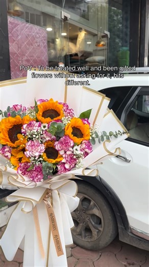 Amberry™ | Fresh flowers | Bouquets | Gifting | Wedding Gifts on Instagram: "This bouquet has our heart, Sunflowers and carnations together>"