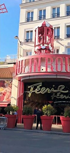 Le Moulin Rouge à Paris 18ème arrondissement, mai 2026.